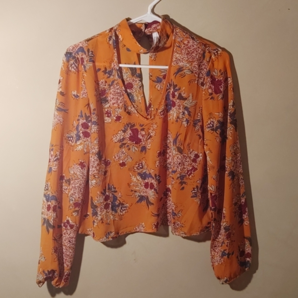Live 4 Truth floral "choker style" blouse Sz Med